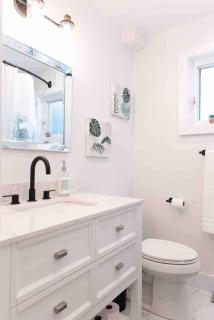 Modern & Cozy 3 BR Retreat Near UofG and Downtown - 4