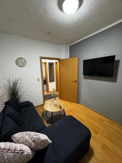 Best Preis Stadtoase HBF Salzwedel Apartment am Bahnhof fuer max 3 Personen mit Boxspringbetten Schlafcouch Kueche und 2x TV - 7