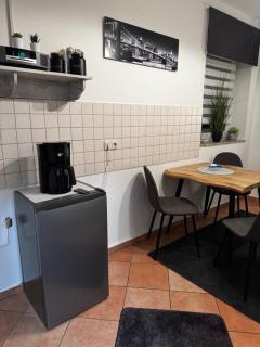 Best Preis Stadtoase HBF Salzwedel Apartment am Bahnhof fuer max 3 Personen mit Boxspringbetten Schlafcouch Kueche und 2x TV - 4