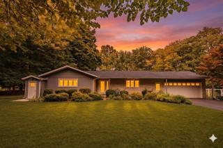 Stunning Ranch in the woods - 0