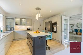 Kingston 4 Bedroom House Parking - 6