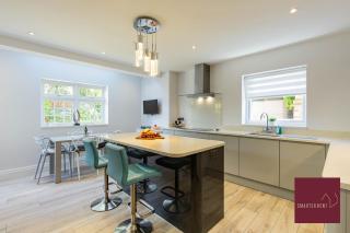 Kingston 4 Bedroom House Parking - 5
