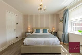 Kingston 4 Bedroom House Parking - 4