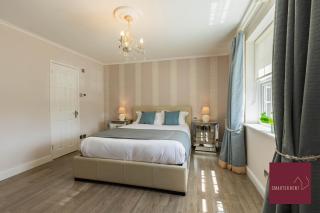 Kingston 4 Bedroom House Parking - 3