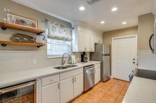5 Blocks to Shore: PCB Escape w/ Screened Porch - 7