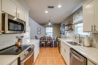 5 Blocks to Shore: PCB Escape w/ Screened Porch - 6