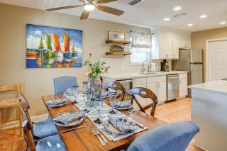 5 Blocks to Shore: PCB Escape w/ Screened Porch - 4