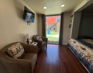 RR Medicine Park Tiny House Slp 4 1BR1BA Suite - 3