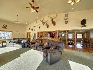Relaxing Mountain view, 5 bdr sleeps 11, 4400 sqft - 1