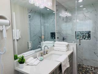4BR I 3BA Upgraded Stay I Close to DT & Airport I Fast WIFI & Office - 9