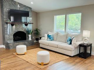 4BR I 3BA Upgraded Stay I Close to DT & Airport I Fast WIFI & Office - 5