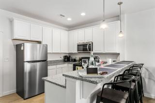 Gorgeous & Trendy Townhome Near The Village 89 - 6