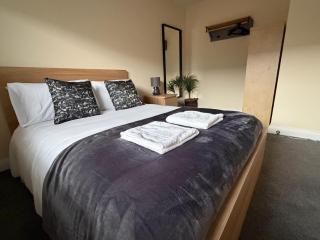 Top Floor Apartment in Central Liverpool with Parking - 3