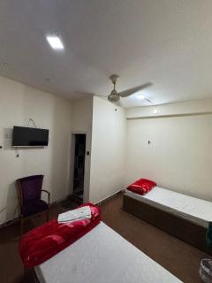 HR Guest House - 8