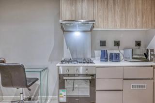 Luxurious 1-Bedroom Apartment in Johannesburgs Waverley - 3