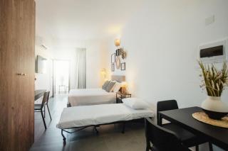 Sunny Stay Larnaka Center - 1
