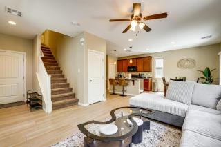 Your Home for Now! 12 Mi to Las Vegas Strip - 6