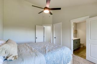 2 Mi to Bear Lake! Group Getaway w/ Mountain Views - 2