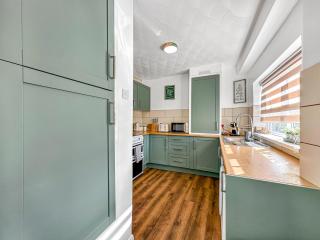Contractor Comfort Complex Sleeps 11 CinemaPool - 7