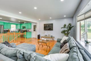 5 Mi to Dtwn Harrisburg! Retreat w/ Spacious Yard - 5