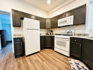 Beautiful 2 Bedroom Apartment - Easy City Access - 5