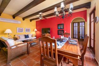 Casa de Aloha! Beautifully Decorated! Steps from pristine Beach, Spa's and Restaurants! - 8