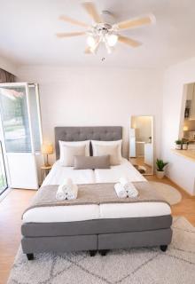 Cozy Studio, Free Parking, Near Center, WIFI, Smart TV - 1
