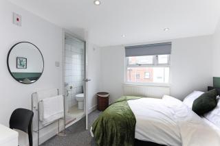 Perfect Booking 4 Bed Highfield House with 4 Baths - 7