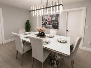 Modern Miami Home l Sleeps 12 l Free Parking - 4