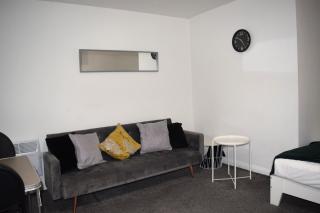 Studio Apartment Fully Equipeed with WiFi and Netflix - 2