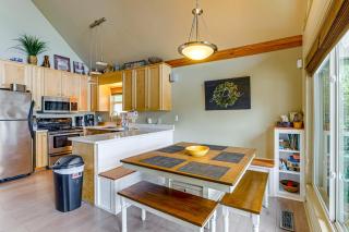 Luxe Lake Sinclair Living: Private Dock & Beach! - 3