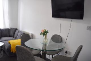 Ilkeston 2BR 3Bed Apartment w'Smart TV & WiFi - 7