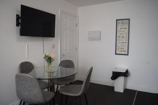 Ilkeston 2BR 3Bed Apartment w'Smart TV & WiFi - 9