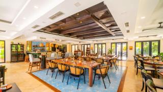 3rd-floor space with modern décor recently renovated viewing over pool in Coco - 2