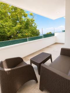 Modern Family House in San Salvador - 7