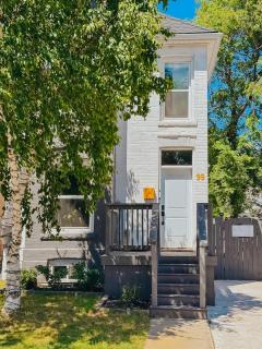 Beautiful modern 2Bdr sunny home with French decor - 6