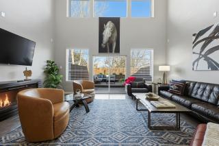 Steps to Dickies Arena Lux Home Garage Parking - 1