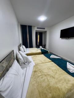 Royal Hostel - 2