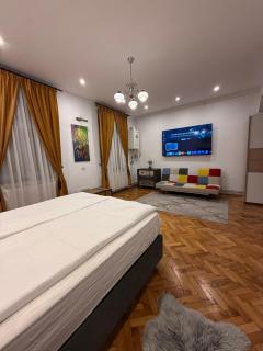 Insieme Studio - Small Square - 4