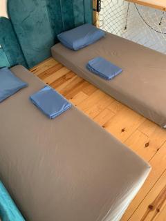 Homey 2-Level Apt with Piano, Workspace & Terraces - 8