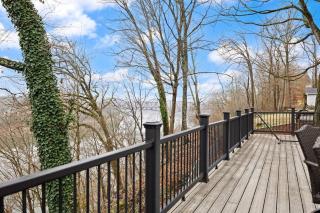Lakeview Lodge • Sleeps 14 • Game Room • Fire Pit - 2