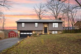 Lakeview Lodge • Sleeps 14 • Game Room • Fire Pit - 8