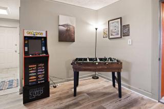 Lakeview Lodge • Sleeps 14 • Game Room • Fire Pit - 5