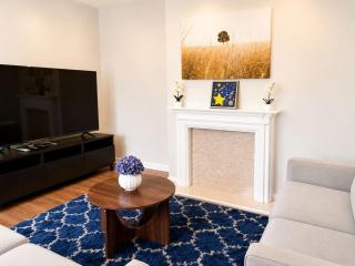 3-Bedroom House ,Quiet & Spacious - 0