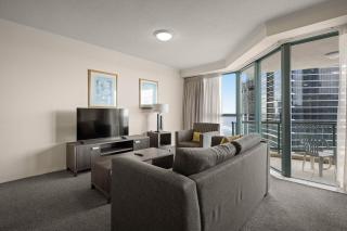 Coastal View Haven with Balcony in Surfers Paradise - 2