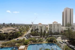 Coastal View Haven with Balcony in Surfers Paradise - 6