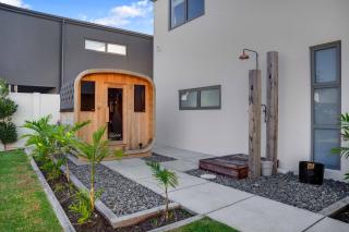 Premium Home with Sauna & Parking - Steps to Beach - 6