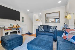Fast Wi-Fi | Coffee Bar | Linens & Towel | Parking - 0