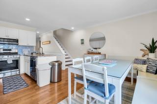 Fast Wi-Fi | Coffee Bar | Linens & Towel | Parking - 2