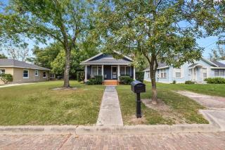 Charming Lakeland Bungalow Close to Downtown - 0